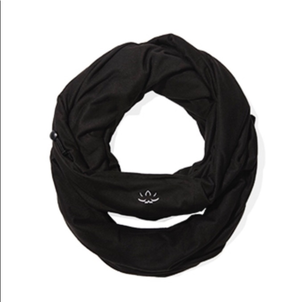 BN Beyond yoga infinity scarf with zipper pocket